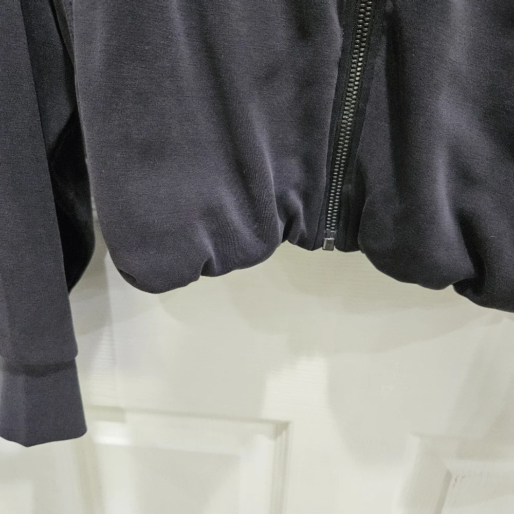 EUC Athleta Black Seasoft Bubble Hem Full Zip Size Small - Picture 8 of 11